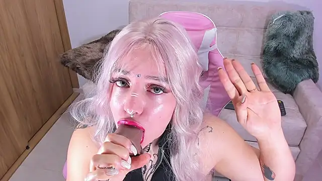 Snapshot of annika_taylor chatting on 12/24/24, 03:16 annika taylor online show from 12/24/24, 03:16