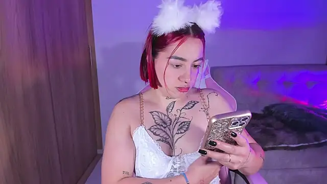 Snapshot of annika_taylor chatting on 02/26/25, 12:38 annika taylor online show from 02/26/25, 12:38