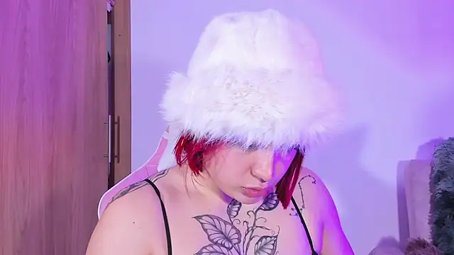 Snapshot of annika_taylor chatting on 03/04/25, 04:06 annika taylor online show from 03/04/25, 04:06