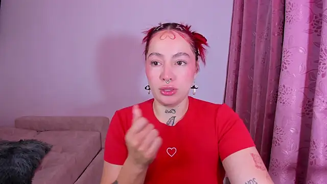 Snapshot of annika_taylor chatting on 09/30/25, 12:59 annika taylor online show from 09/30/25, 12:59