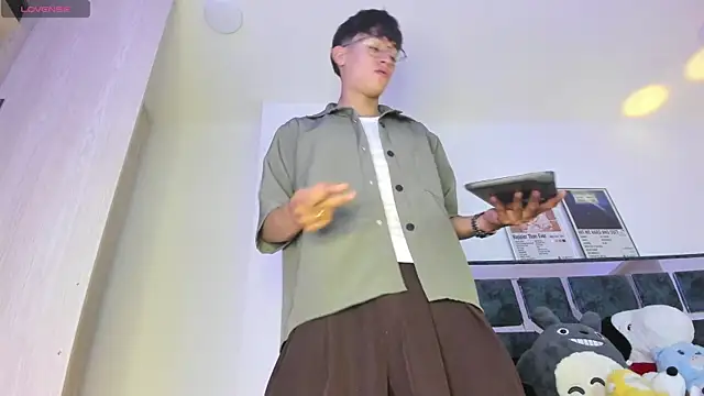 Twinkie-Alex18 online show from 05/14/26, 06:37