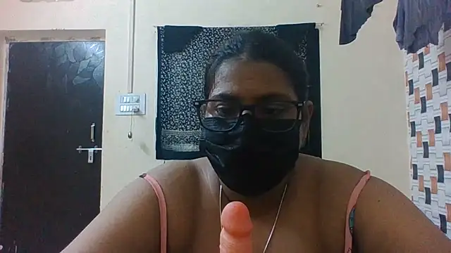 Snapshot of Hotmilfxox chatting on 06/20/26, 09:01 Hotmilfxox online show from 06/20/26, 09:01