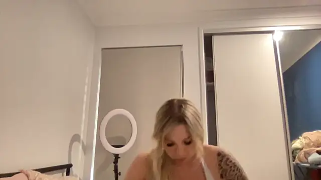 bootydollbaby online show from 06/23/26, 07:17