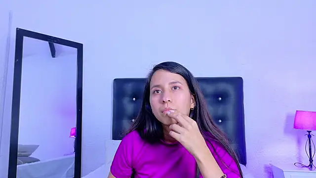 Skinny hottie18 online show from 05/13/26, 11:55