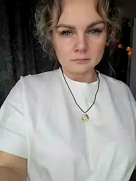 Snapshot of candy_queeen chatting on 12/08/24, 07:43 candy queeen online show from 12/08/24, 07:43