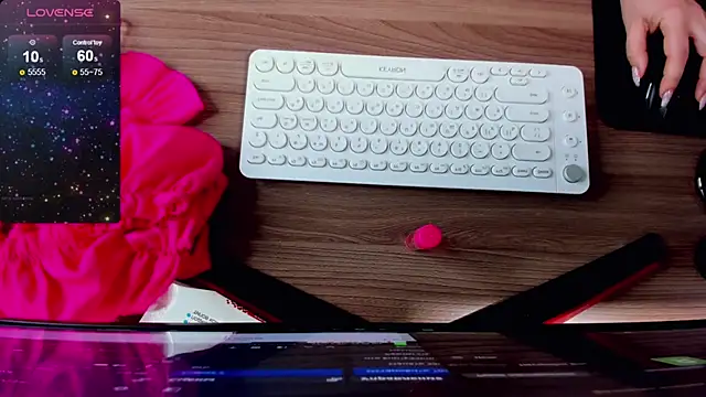 Snapshot of candy_queeen chatting on 01/06/25, 05:08 candy queeen online show from 01/06/25, 05:08