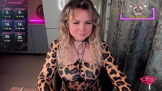 Snapshot of candy_queeen chatting on 01/15/25, 01:45 candy queeen online show from 01/15/25, 01:45