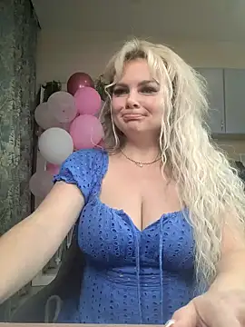 Snapshot of candy_queeen chatting on 02/22/25, 02:39 candy queeen online show from 02/22/25, 02:39