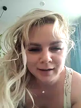 Snapshot of candy_queeen chatting on 02/26/25, 04:47 candy queeen online show from 02/26/25, 04:47