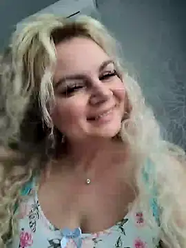 Snapshot of candy_queeen chatting on 02/28/25, 03:37 candy queeen online show from 02/28/25, 03:37