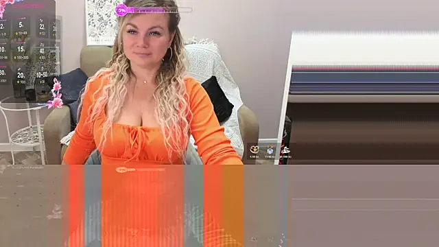 Snapshot of candy_queeen chatting on 10/20/25, 12:27 candy queeen online show from 10/20/25, 12:27