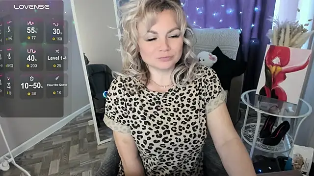 Snapshot of candy_queeen chatting on 05/09/26, 03:45 candy queeen online show from 05/09/26, 03:45