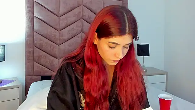 Snapshot of AnnyCherry_ chatting on 12/13/24, 01:37 AnnyCherry online show from 12/13/24, 01:37