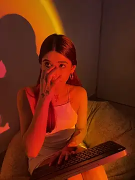 Snapshot of AnnyCherry_ chatting on 12/29/24, 08:04 AnnyCherry online show from 12/29/24, 08:04