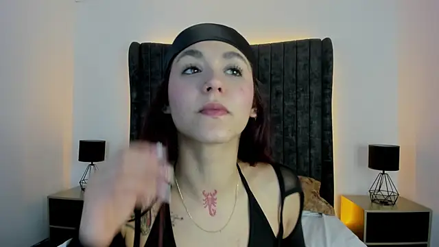 Snapshot of AnnyCherry_ chatting on 09/30/25, 10:04 AnnyCherry online show from 09/30/25, 10:04