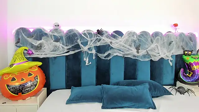 Snapshot of AnnyCherry_ chatting on 10/29/25, 11:39 AnnyCherry online show from 10/29/25, 11:39