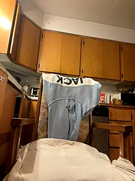 Snapshot of Frenchpoo chatting on 09/19/25, 06:37 Frenchpoo online show from 09/19/25, 06:37