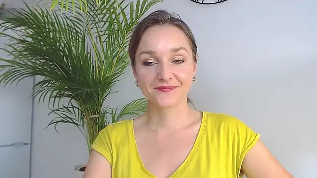 Snapshot of AliciaDesire chatting on 12/02/24, 11:01 AliciaDesire online show from 12/02/24, 11:01