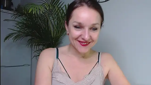Snapshot of AliciaDesire chatting on 12/19/24, 03:41 AliciaDesire online show from 12/19/24, 03:41