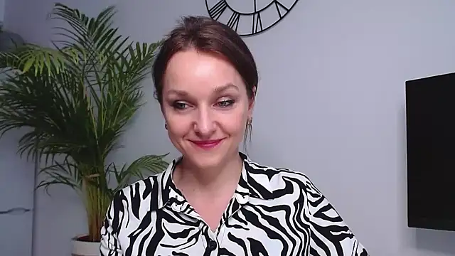 Snapshot of AliciaDesire chatting on 01/08/25, 10:59 AliciaDesire online show from 01/08/25, 10:59