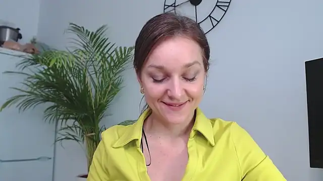 Snapshot of AliciaDesire chatting on 01/13/25, 10:47 AliciaDesire online show from 01/13/25, 10:47