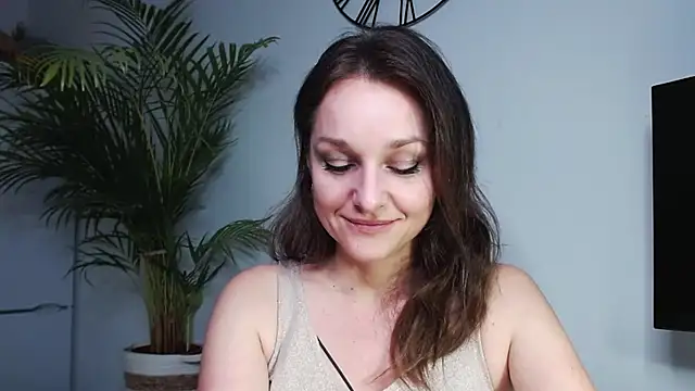 Snapshot of AliciaDesire chatting on 01/14/25, 04:08 AliciaDesire online show from 01/14/25, 04:08