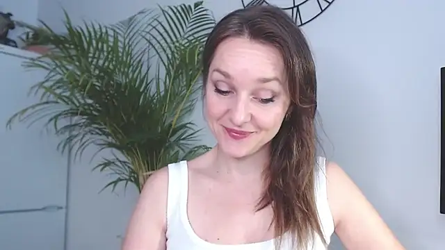 Snapshot of AliciaDesire chatting on 02/03/25, 08:02 AliciaDesire online show from 02/03/25, 08:02