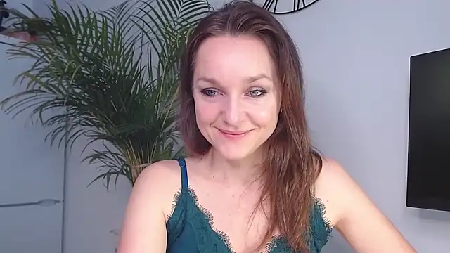 Snapshot of AliciaDesire chatting on 02/04/25, 07:51 AliciaDesire online show from 02/04/25, 07:51