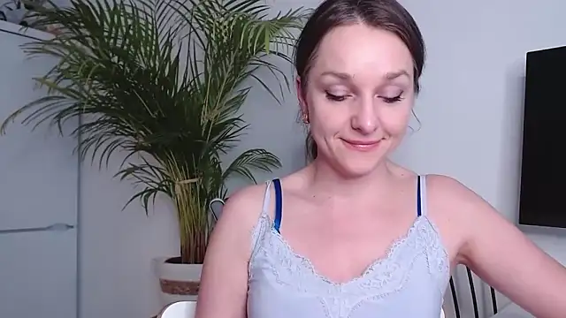 Snapshot of AliciaDesire chatting on 02/12/25, 03:27 AliciaDesire online show from 02/12/25, 03:27