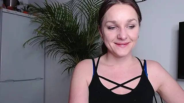 Snapshot of AliciaDesire chatting on 02/13/25, 02:52 AliciaDesire online show from 02/13/25, 02:52