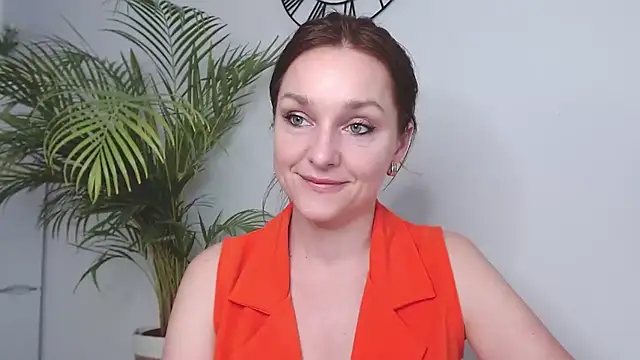 Snapshot of AliciaDesire chatting on 03/12/25, 08:08 AliciaDesire online show from 03/12/25, 08:08