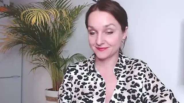 Snapshot of AliciaDesire chatting on 03/17/25, 05:49 AliciaDesire online show from 03/17/25, 05:49