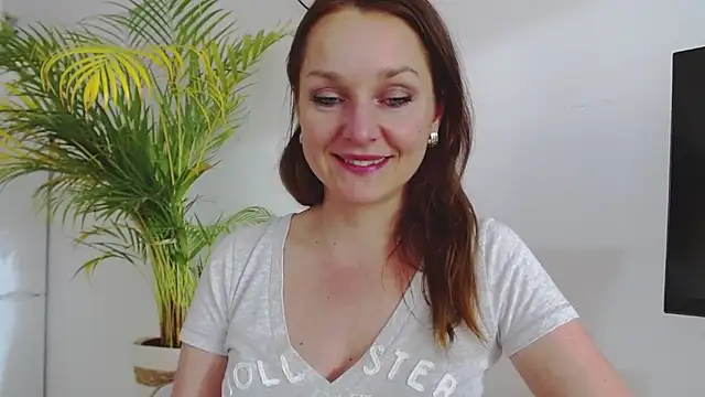 Snapshot of AliciaDesire chatting on 03/18/25, 03:42 AliciaDesire online show from 03/18/25, 03:42