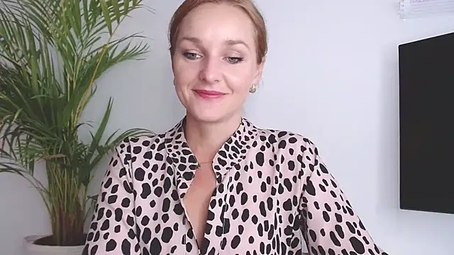 Snapshot of AliciaDesire chatting on 09/26/25, 06:39 AliciaDesire online show from 09/26/25, 06:39