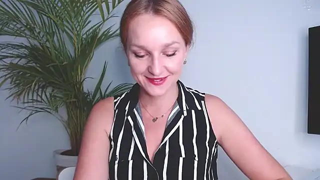 Snapshot of AliciaDesire chatting on 09/30/25, 05:56 AliciaDesire online show from 09/30/25, 05:56