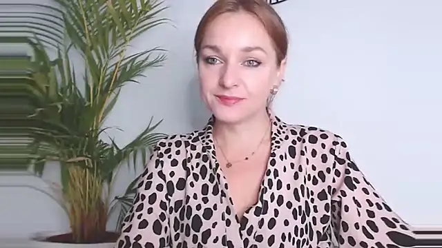 Snapshot of AliciaDesire chatting on 11/13/25, 07:07 AliciaDesire online show from 11/13/25, 07:07