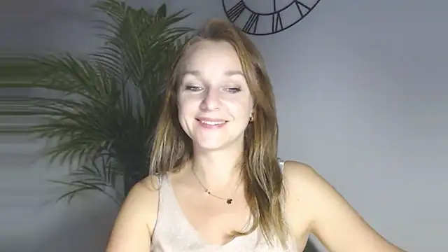 Snapshot of AliciaDesire chatting on 11/18/25, 03:05 AliciaDesire online show from 11/18/25, 03:05