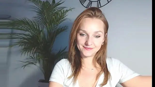 Snapshot of AliciaDesire chatting on 11/19/25, 01:55 AliciaDesire online show from 11/19/25, 01:55