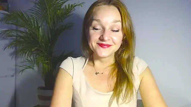 Snapshot of AliciaDesire chatting on 11/25/25, 02:28 AliciaDesire online show from 11/25/25, 02:28