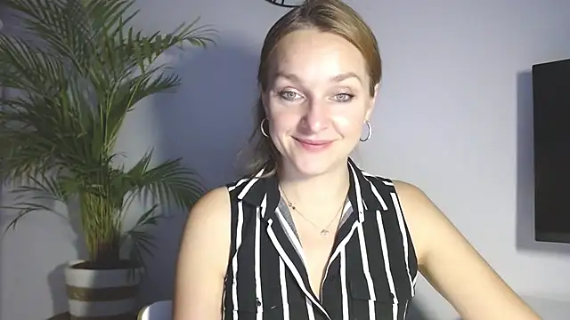 Snapshot of AliciaDesire chatting on 12/03/25, 07:16 AliciaDesire online show from 12/03/25, 07:16