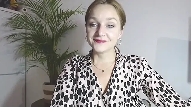 Snapshot of AliciaDesire chatting on 12/04/25, 06:55 AliciaDesire online show from 12/04/25, 06:55