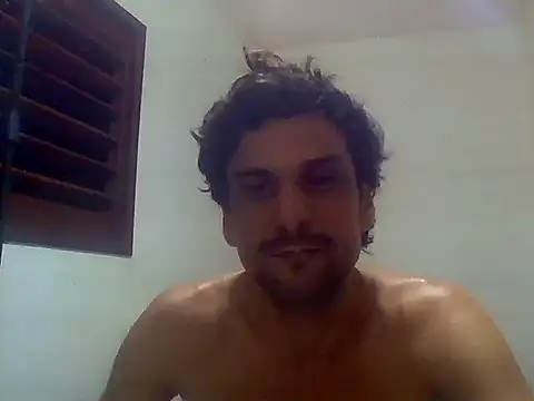 Snapshot of couplemilk chatting on 12/18/24, 11:40 couplemilk online show from 12/18/24, 11:40