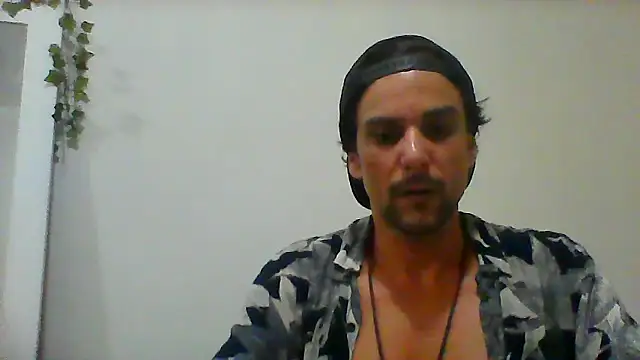 Snapshot of couplemilk chatting on 01/19/25, 06:09 couplemilk online show from 01/19/25, 06:09