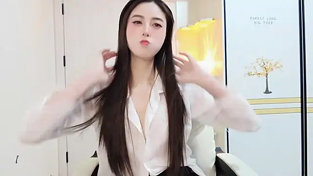 Snapshot of LI-200310 chatting on 12/21/24, 08:50 LI-200310 online show from 12/21/24, 08:50