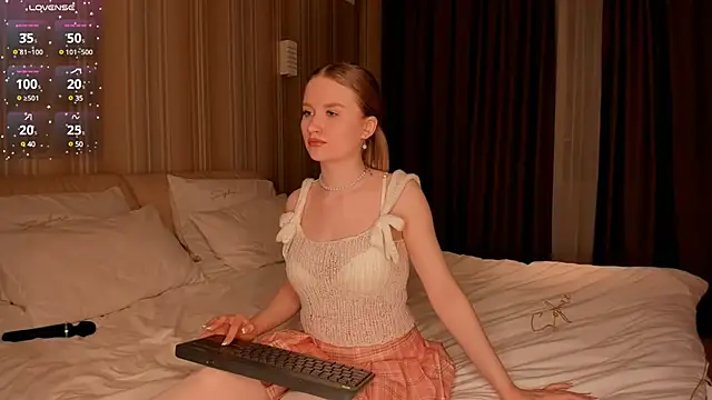 Snapshot of IsabellaTorrance chatting on 02/09/25, 07:52 IsabellaTorrance online show from 02/09/25, 07:52