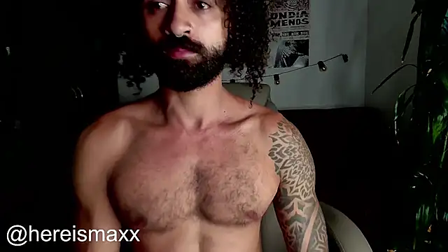 Snapshot of MaxG__ chatting on 09/24/25, 12:03 MaxG online show from 09/24/25, 12:03