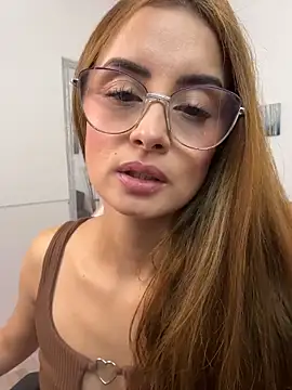 Snapshot of MiaaLoren chatting on 01/18/26, 05:17 MiaaLoren online show from 01/18/26, 05:17