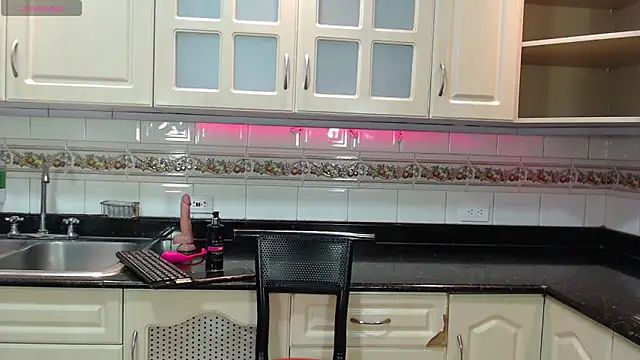 Snapshot of NatazhaQueen chatting on 02/15/26, 07:51 NatazhaQueen online show from 02/15/26, 07:51