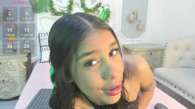 Snapshot of HoneySummer_ chatting on 03/17/26, 11:57 HoneySummer online show from 03/17/26, 11:57