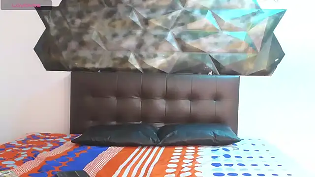 Snapshot of ling_ling24 chatting on 12/06/24, 03:22 ling ling24 online show from 12/06/24, 03:22